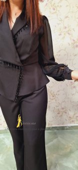 Compleu negru cu pantaloni si sacou accesorizat cu pietre