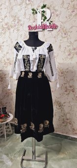 Fusta din bumbac neagra din catifea cu dublura si broderie cusuta