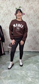 Bluza tip hanorac, fabricata din bumbac de calitate vatuit, cu maneca lunga. ●36 ●38 ●40