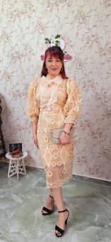 Rochie bej cu paiete discrete