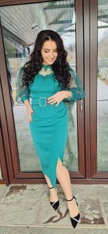 Rochie verde cu dantela si crapatura pe picior ●36