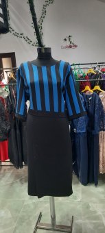 Rochie neagra cu dungi albastre