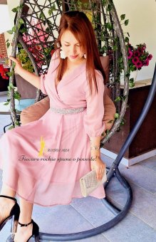 Rochie roze din lurex cu cu bust petrecut si cordon accesorizat in talie