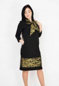 Rochie neagra cu croi larg ,esarfa si bordura aurie
