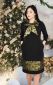 Rochie neagra cu croi larg ,esarfa si bordura aurie